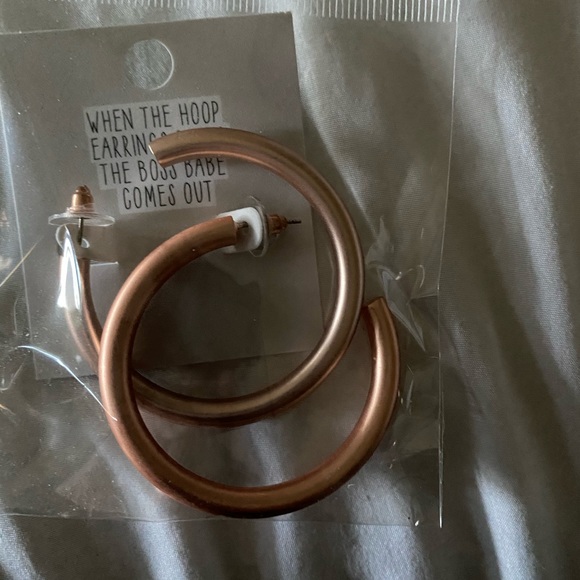 vipstriped Accessories - NWT GOLD LOOP EARRINGS